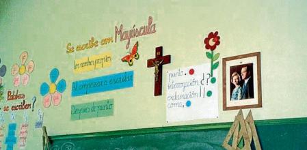 Polémica en una escuela después de que la directora retirara los crucifijos: "No estamos en una iglesia"