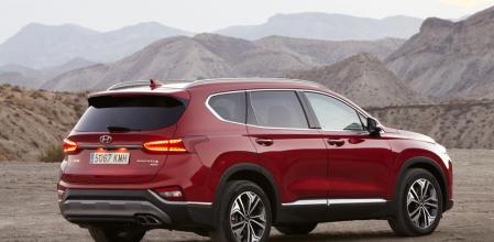 El Santa Fe puede equipar tracción total HTRAC con optimización del reparto de par, que garantiza adherencia en cualquier circunstancia