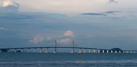 El tramo más largo del puente es de 30 kilómetros