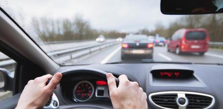 Dejar la distancia de seguridad adecuada es clave para poder reaccionar ante un frenazo