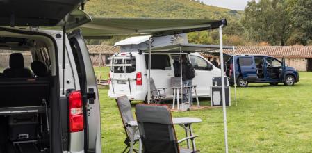 Peugeot Traveller (blanco) y Rifter (azul) by Tinkervan