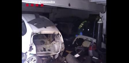 Imagen de una casa que servía de desguace a una banda que robaba coches y motos&nbsp;&nbsp;
