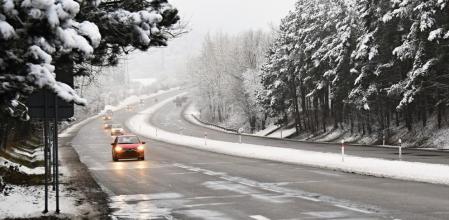 El hielo acostumbra a formarse cuando hace frío en zonas húmedas y sombrías