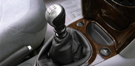 El cambio de marchas manual está condenado a desaparecer ya que los coches eléctricos son automáticos