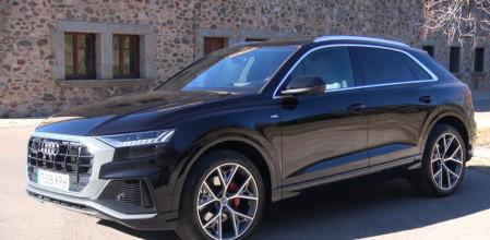 Aunque la estética Coupé de este Audi Q8 no se la vemos por ningún lado, de lo que no hay duda es que estamos ante uno de los SUV Premium más interesantes y elegantes