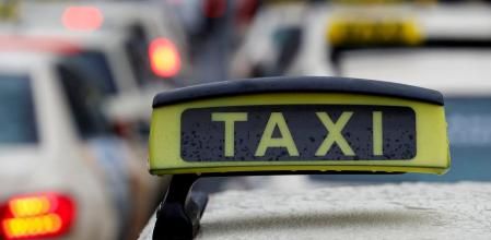 Cartel de techo de un taxi de Berlín&nbsp;