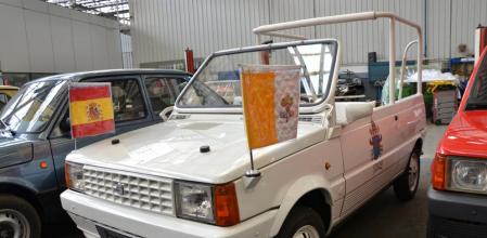 El Seat Panda “Papamóvil” que construyó la marca española en un tiempo récord en ocasión de la visita de Juan Pablo II a España