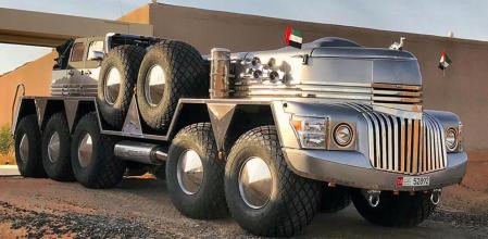 El último capricho de este multimillonario tiene diez ruedas y mide casi tres metros y medio de alto.