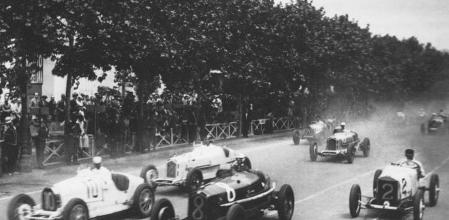 En la montaña de Montjuïc se celebraron carreras de coches (