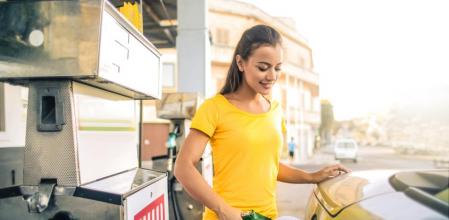 El coste operativo más importante de un automóvil es el de repostar combustible