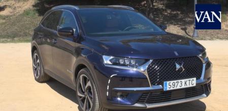No dudes que con este DS7 Crossback la gente se girará a mirarte. No porque sus líneas en general sean espectaculares si no por los elegantes detalles de algunos de sus elementos
