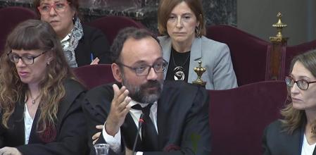 Imagen tomada de la señal institucional de Tribunal Supremo con la intervención de uno de los letrados de Jordi Cuixart, Benet Salellas&nbsp; EFE/Tribunal Supremo