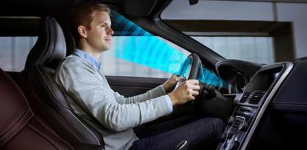 Aunque el coche equipe sistemas de ayuda a la conducción, la persona que está al volante no debe bajar la guardia