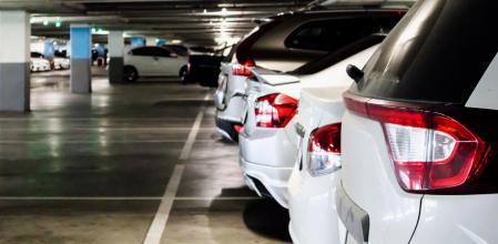 Los coches cada vez son más grandes y las plazas de aparcamiento de quedan más estrechas