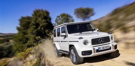 quipado con bloqueadores de diferencial y marchas reductoras, sus posibilidades fuera del asfalto son extraordinarias