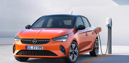 La batería del Corsa-e se puede recargar en un 80% de su capacidad en 30 minutos en una toma rápida