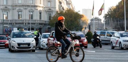 Se recomienda circular por los carriles bici siempre que estén disponibles.