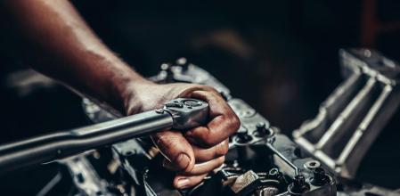 El envejecimiento del parque automovilístico y la falta de mantenimiento son las principales causas de averías en España