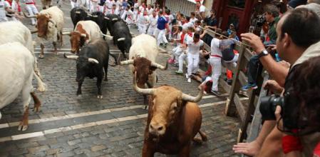 Todo lo que no debes hacer si vas a participar (o ver) un encierro de San Fermín