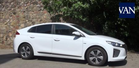 El coche que probamos hoy es una de las mejores alternativas para aquellos conductores que hagan pocos kilómetros al día y necesiten adentrarse en las contaminadas y