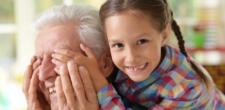 Las mejores frases para celebrar el Día de los abuelos y felicitarlos de forma original