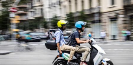 El motosharing es un servicio que te ofrece la posibilidad de alquilar una moto para desplazarte de un lugar a otro, pagando solo por los minutos que la utilizas