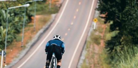 Durante el verano, el sol y el buen tiempo invitan a salir en bicicleta