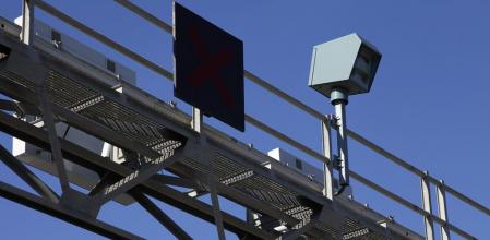 Controlar la velocidad y el respeto de las normas de circulación es básico para garantizar la seguridad en carretera