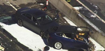 Así quedó el Tesla Model X tras un accidente en la autopista 101 de California