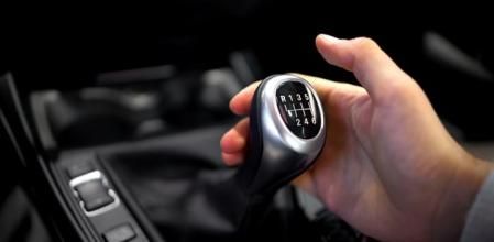 La cámara trasera que deberán equipar obligatoriamente todos los coches nuevos a partir del próximo año se conecta al engranar la marcha atrás&nbsp;