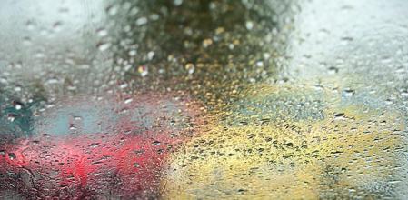 La visibilidad se reduce significativamente con el parabrisas empañado por lo que resulta fundamental saber cómo solucionarlo