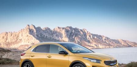 El XCeed es el nuevo crossover utility vehicle (CUV) urbano de Kia Motors, un vehículo que combina la funcionalidad de un SUV compacto con las proporciones deportivas y