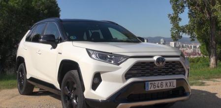 Toyota fue una de las primeras marcas en hibridar su gama SUV, pero no ha sido hasta esta quinta generación -realmente pensada para ser híbrida- cuando ha conseguido