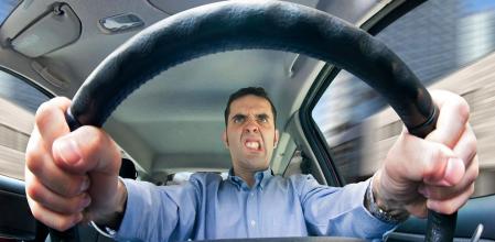 Conducir en un estado irritado y agresivo aumenta las posibilidad de sufrir un accidente