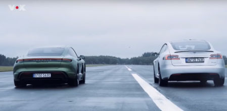 El programa de televisión alemán Auto Mobil organizó el duelo