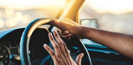 Existe la mala costumbre de asociar el claxon con funciones indebidas