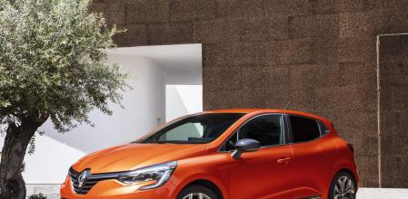 Con 4,05 m, es 12 mm más corto, sin embargo, el maletero aumenta su capacidad de 330 a 391 l