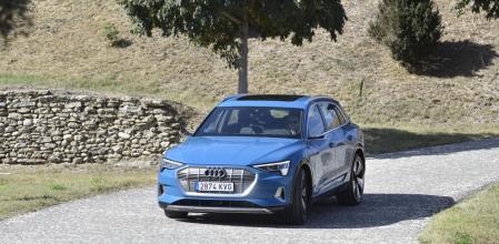 Impresiona cómo acelera, especialmente con el modo S de conducción, pisar a fondo y activarse el modo boost durante 8 segundos