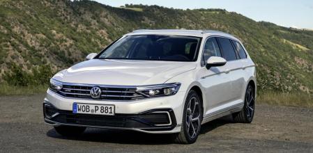 La oferta del nuevo Passat incluye ocho motores y cuatro acabados y muchas ayudas a la conducción, algunas de serie