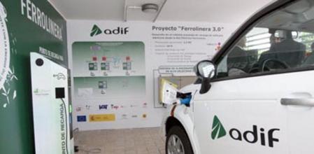 Las Ferrolineras permiten aprovechar la energía generada por los trenes al frenar para recargar vehículos eléctricos