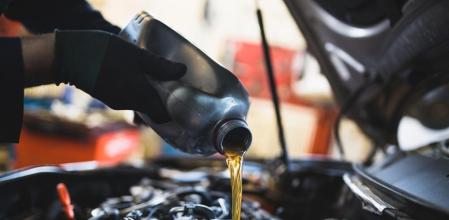 Uno de los factores esenciales para el funcionamiento de nuestro coche es el aceite