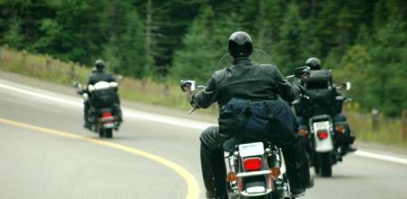 Los motoristas están en el punto de mira de la DGT por el alto índice de siniestralidad que experimentan estos vehículos de dos ruedas&nbsp;