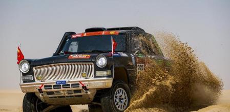 El vehículo retro ha sido preparado mecánicamente para poder afrontar los retos de conducción del duro rally