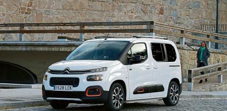 Fácil de utilizar, el cambio EAT8 es muy progresivo, con unas primeras marchas (1.ª y 2.ª) más cortas