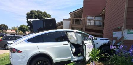 Un Tesla Model X accidentado