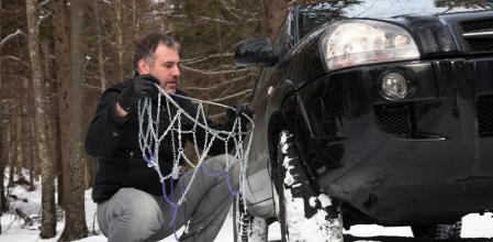La borrasca ‘Gloria’ obliga a utilizar cadenas de nieve en algunas carreteras. Circular sin ellas cuando es obligatorio puede conllevar una multa de 200 euros.