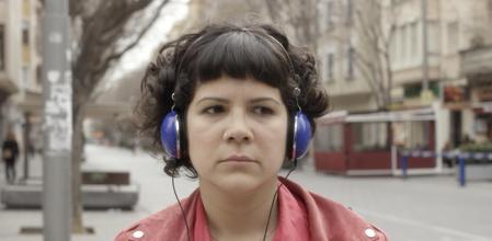 Esther López Martín es Neus Perelló, una millenial que tiene que volver a Palma.