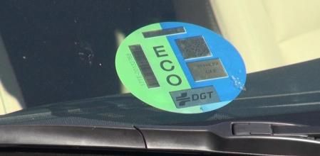 Hoy nos alejamos de las pruebas habituales para ofreceros este reportaje tan de actualidad en este 2020. Y es que la necesidad de lucir el distintivo medioambiental en