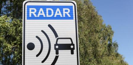 Las autoridades utilizan los radares de control de velocidad como medida para controlar la velocidad y poner sanciones si es necesario