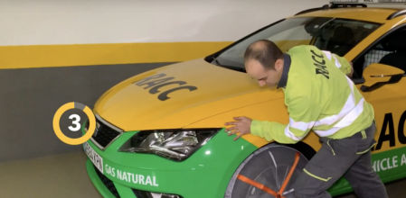 La cadena textil es una funda de tela que cubre la banda de rodadura del neumático consiguiendo, gracias a este tejido, que el neumático se adhiere a la superficie húmeda del pavimento